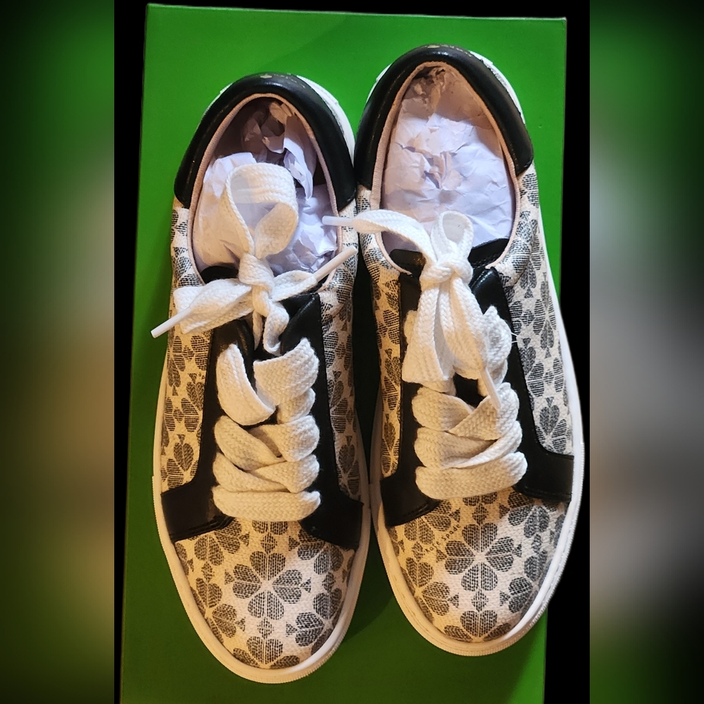 Size 7.5  Kate Spade Erin Flower Sneaker Like New